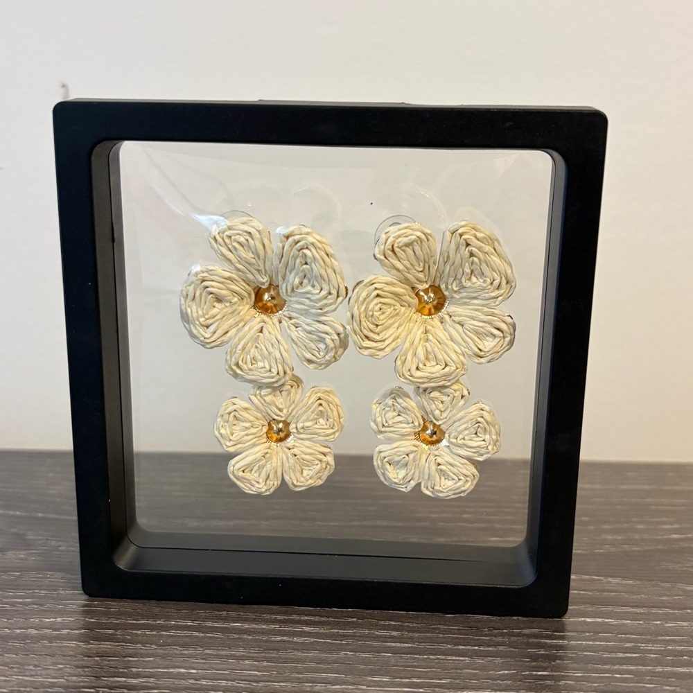 White Raffia Floral Drop Earrings | Item 0351